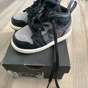 Jordan Kids Black and Gray Sneakers. 6c